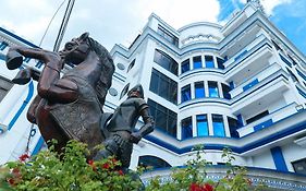 Reddoorz Plus @ Castle Chateau Iloilo